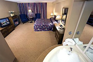 Fallsview room with Jacuzzi