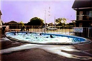 Knight's Inn outdoor pool