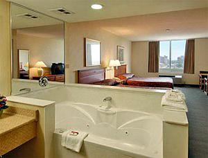 Jacuzzi Suite with 2 beds