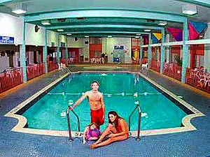 The pool at Quality Inn